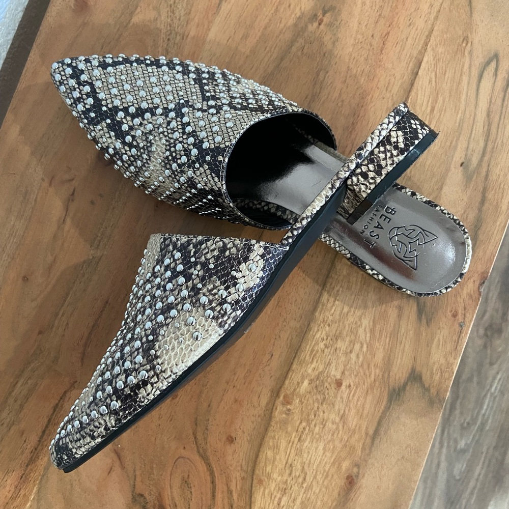 BEAST Fashion Snake print flats